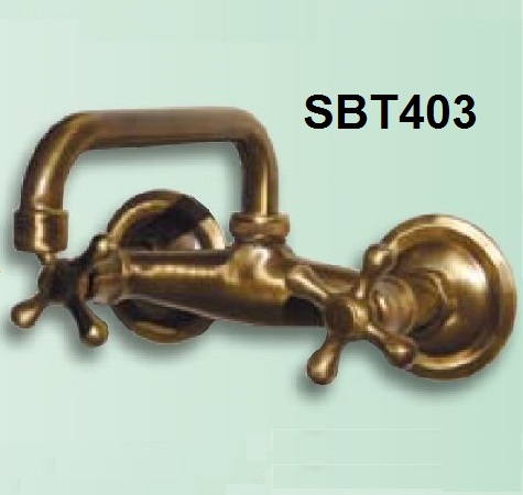 Farmhouse sink water tap for cold and hot water with swivel neck in brass